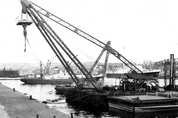 Oran- 080- travail sur les quais