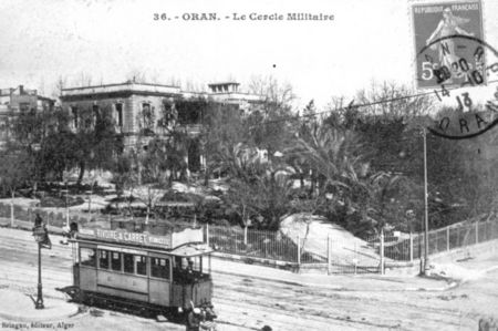 056_Tram_devant_le_Cercle_Militaire