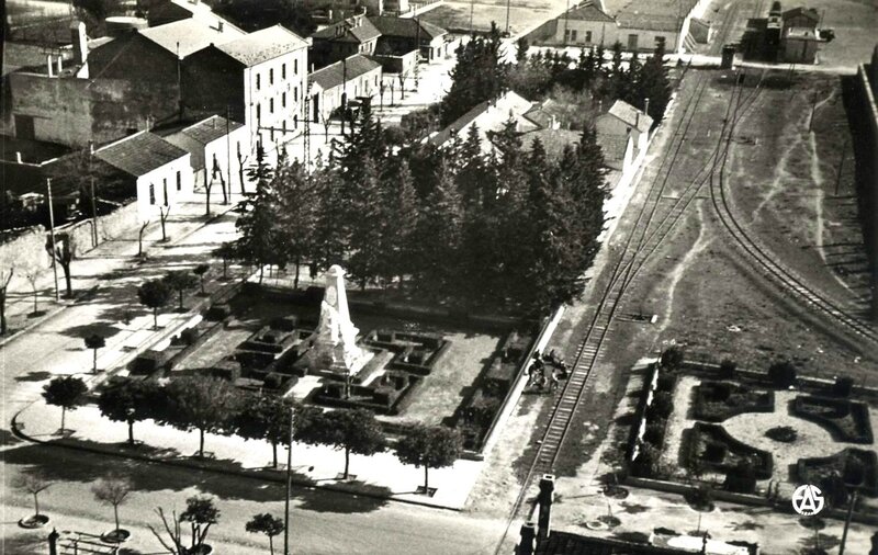 Burdeau Monument aux morts et place