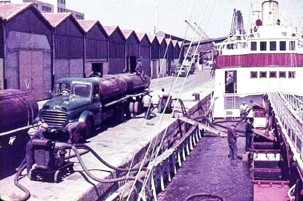 Oran- 097- travail sur les quais