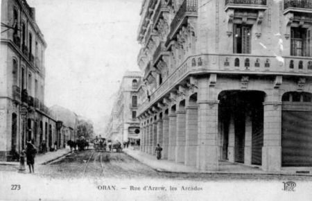 043_Rue_d_Arzew_et_arcades_1900