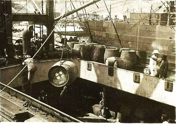 Oran- 105- travail sur les quais