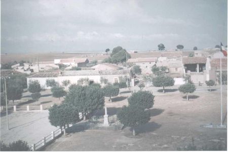 Berthelot_vue_Ouest_Monument_aux_morts