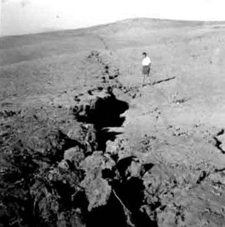 Orleansville_6_tremblement_de_terre_1954_crevasse_de_Beni_Rached_1954