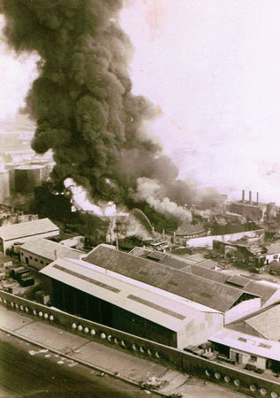 Incendie_des_cuves_sur_le_port_25_juin_1962_23